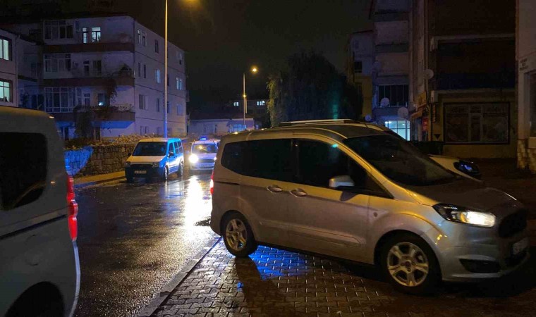 Uygulama yapan polislere mukavemet eden 3 şahıs gözaltına alındı