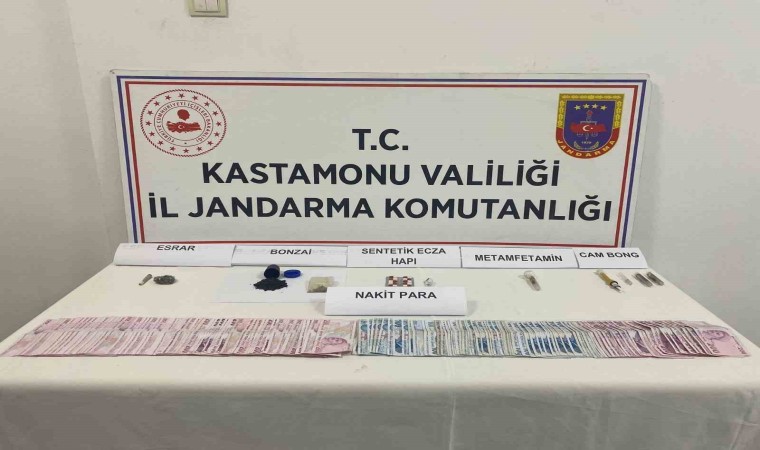 Uyuşturucu parasını ses sisteminin içine zulaladı, jandarmadan kaçamadı