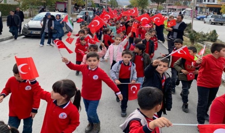 Üzümlüde Filistine destek yürüyüşü düzenledi