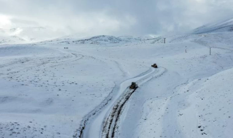 Van’da 92 yerleşim yerinin yolu, ulaşıma açıldı