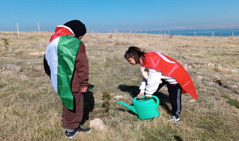 Vanda Gazzeli çocuklar adına fidan dikildi