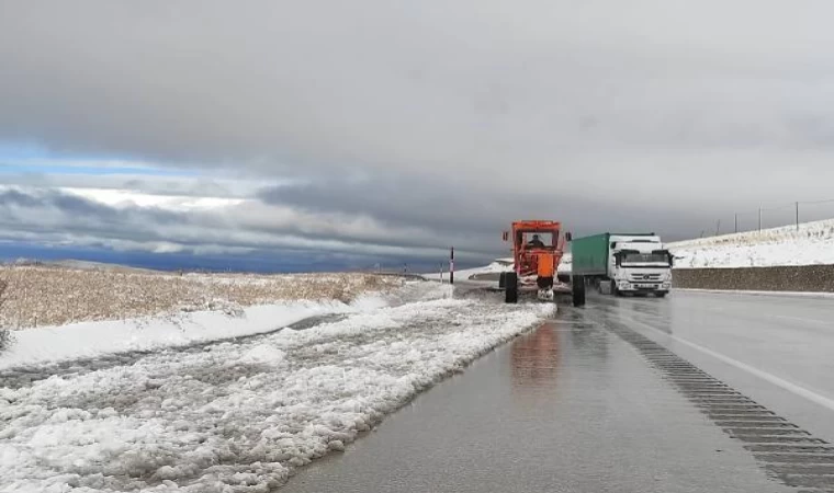 Van’da kar nedeniyle 142 yerleşim birimine ulaşım sağlanamıyor