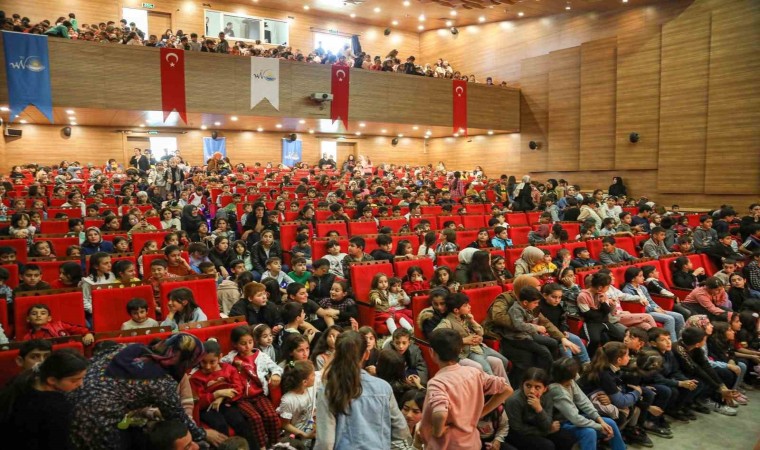 Vanda öğrencilere yönelik tiyatro etkinlikleri yoğun ilgiyle başladı