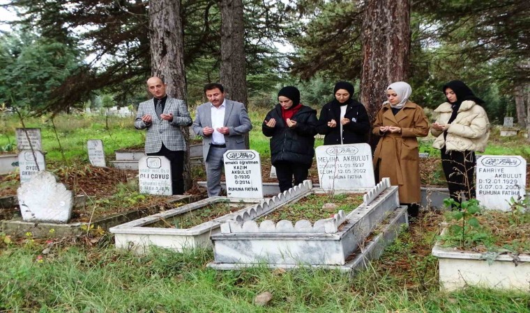 Vefat eden öğretmenlerin mezarları ziyaret edildi