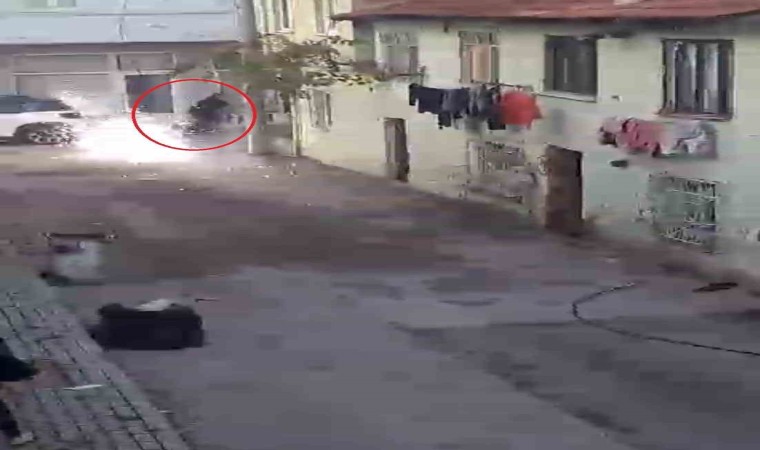 Video çekmek isterken canından oluyordu... Elektrik teli bomba gibi patladı