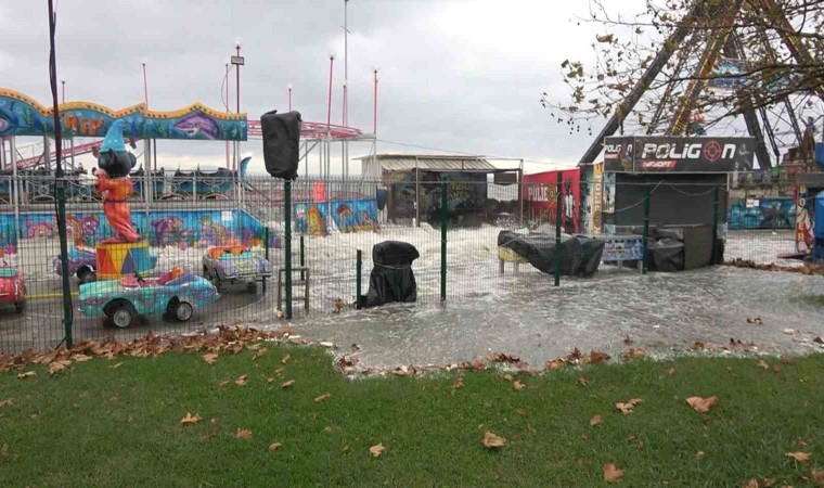 Yalovada fırtına, lunaparkta 10 milyon liralık hasar oluşturdu