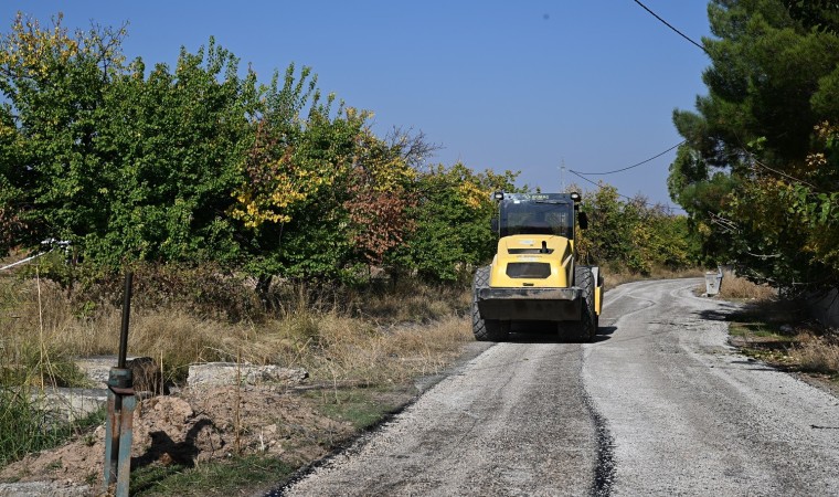 Yeşilyurtta yollar yenileniyor