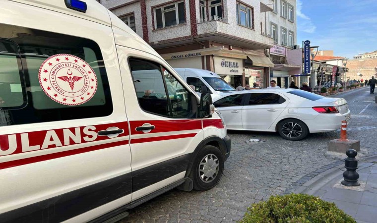 Yoğun trafik müdahaleye giden ambulansı geciktirdi