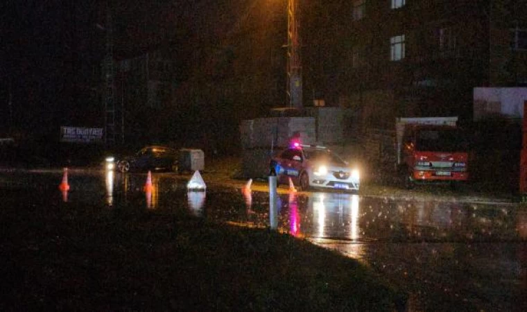 Zonguldak’ta sağanak ve fırtına; ağaçlar devrildi, gemi karaya oturdu (8)