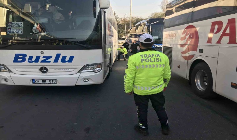 15 Temmuz Demokrasi Otogarında kış lastiği ve emniyet kemeri denetimi