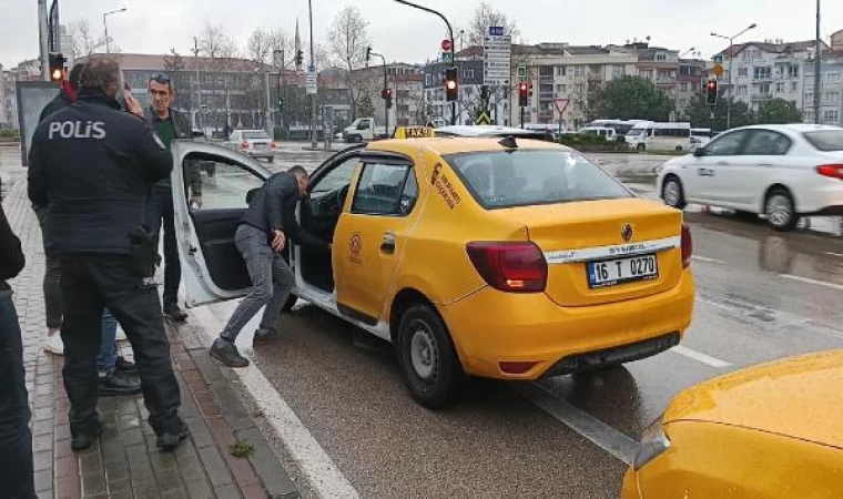 15 yaşındaki çocuk, bindikleri taksinin şoförünü boynundan bıçakladı (2)- Yeniden