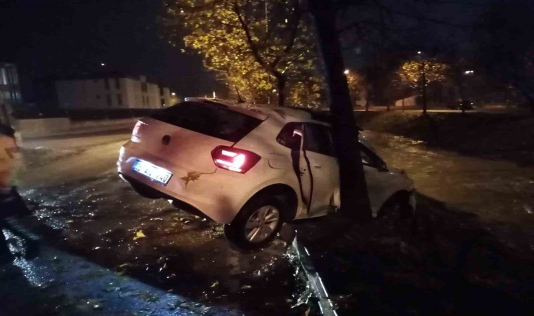 16 yaşındaki genç babasından habersiz otomobili kaçırdı, sonu hastanede bitti