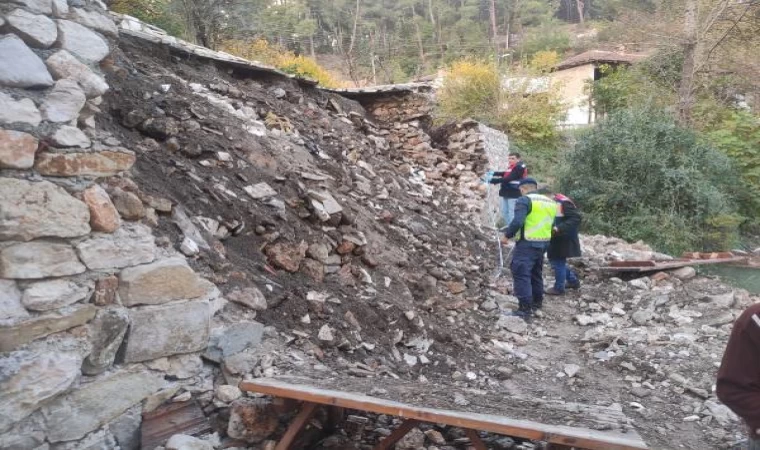 3 arkadaşıyla bankta otururken yıkılan istinat duvarının altında kalan Mihriban, öldü