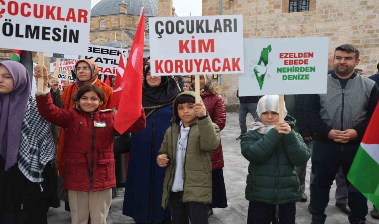 4 yaşındaki Hafsa Çakmak: “Filistindeki çocuklar bizim kardeşimizdir. Hiçbir yerde çocuklar ölmesin”