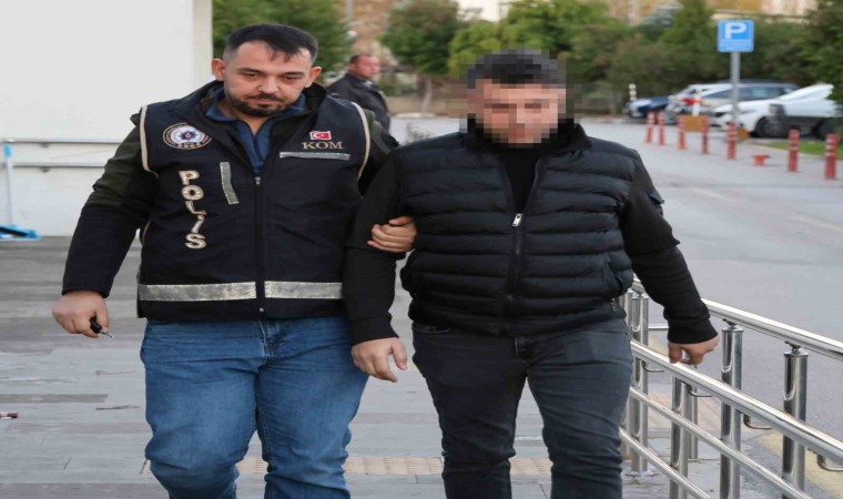 Adana Büyükşehir Belediyesine yapılan operasyonda 10 kişi gözaltına alındı