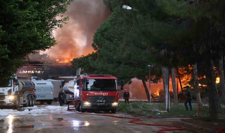 Adanada eski devlet hastanesinde çıkan yangın kontrol altına alındı