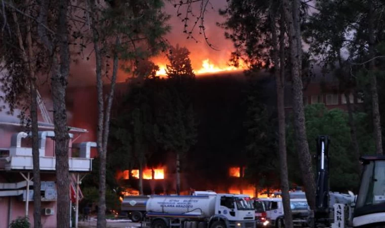 Adana’da kullanılmayan hastane binasının deposunda yangın/ Ek fotoğraflar