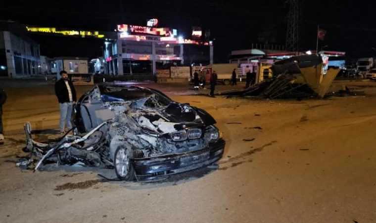 Adana’da otomobil ile kamyonet çarpıştı: 1 ölü, 3 yaralı