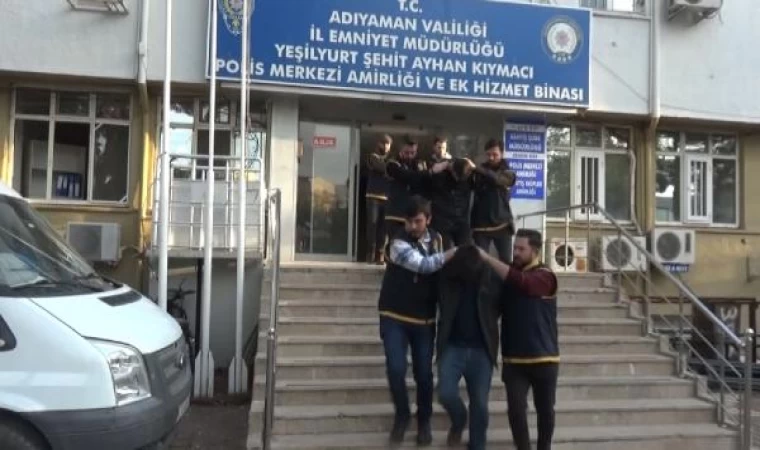 Adıyaman’da cadde ortasında kavga kamerada