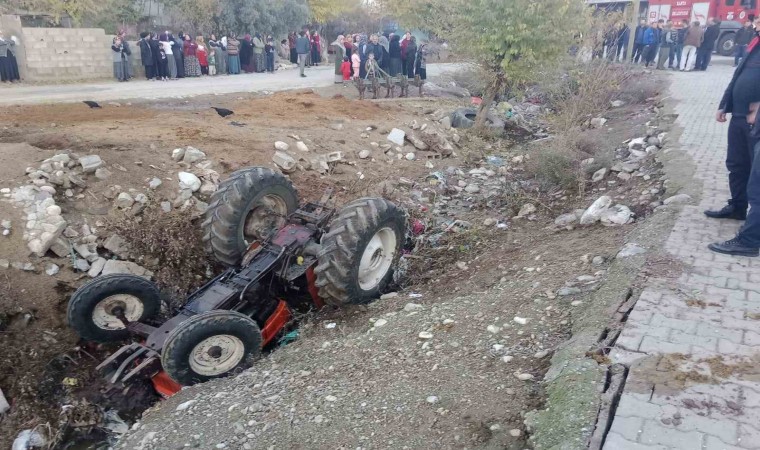 Adıyamanda traktör devrildi: 1i ağır 2 yaralı