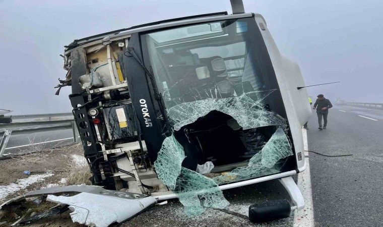 Ağrıda sis kazayı beraberinde getirdi: 19 yaralı