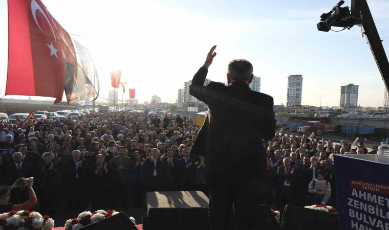 Ahmet Zenbilci Bulvarı açıldı, Adanalılar Murat Kekilli konseriyle coştu