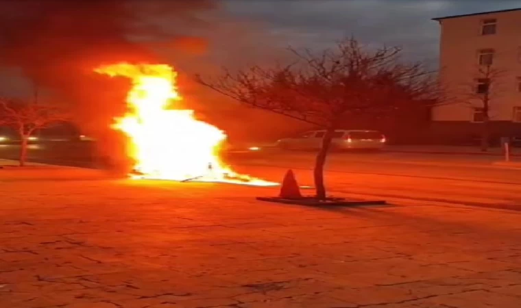 Alkollü motosiklet sürücüsü, polise yakalanınca aracını ateşe verdi