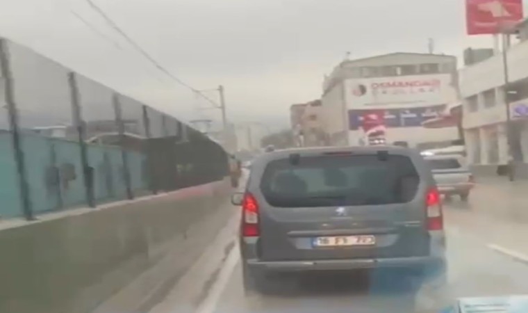 Ambulansa yol vermeyen trafik magandası kamerada