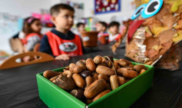 Ankara Büyükşehir Belediyesi Çocuk Etkinlik Merkezlerindeki minikler meşe palamudu ekti