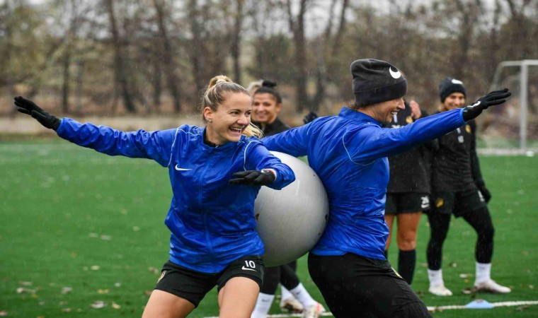 Ankara Büyükşehir Belediyesi FOMGET Spor Kulübünde futbolculardan taraftarlara çağrı