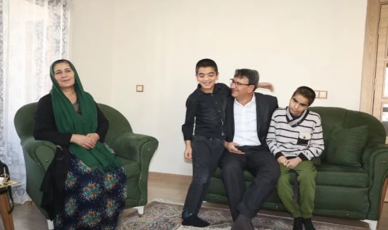 Anne ve babalarını kaybeden engelli 2 kardeşe, 7 yıldır amcaları bakıyor