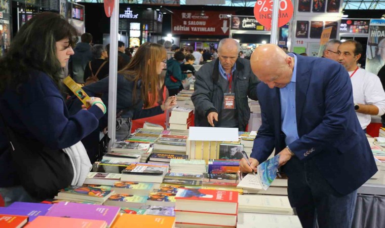 Antalya Kitap Fuarında müzikal söyleşi