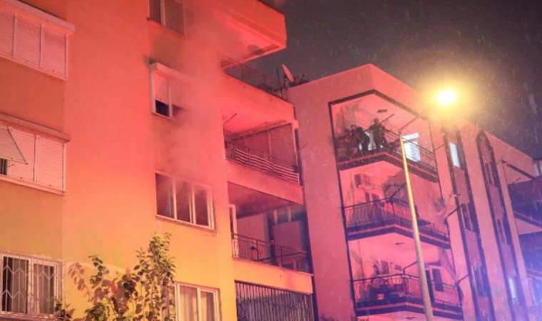 Antalya’da apartmanın ikinci katında çıkan yangın korkuttu