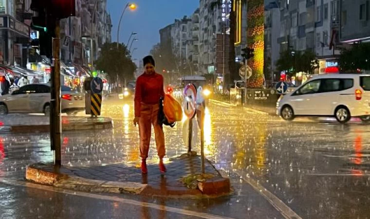 Antalya’da fırtına; uçak seferleri iptal / Ek fotoğraflar