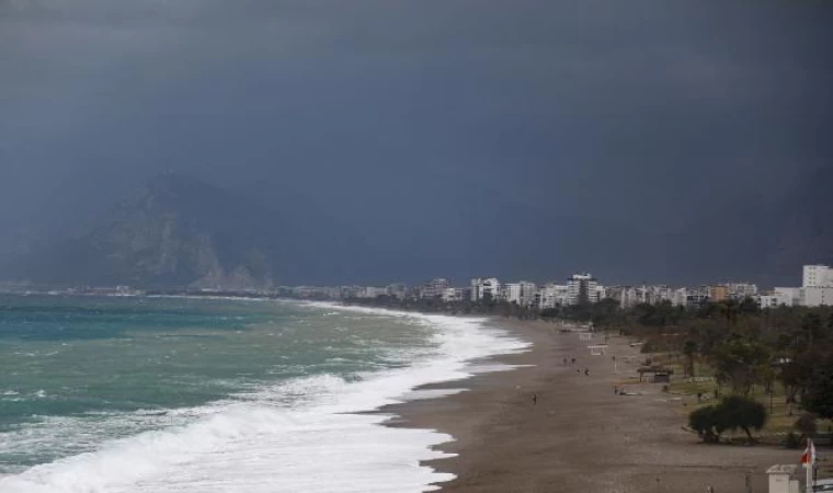 Antalya’da fırtına; uçak seferleri iptal