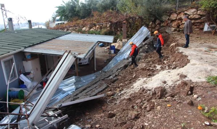 Antalya’da sağanak; ev ve iş yerlerini su bastı/ Ek fotoğraflar