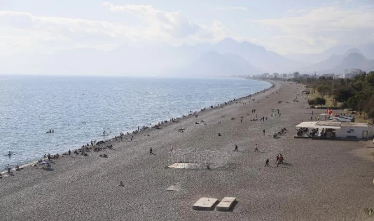 Antalya’da sahilde yılbaşı yoğunluğu