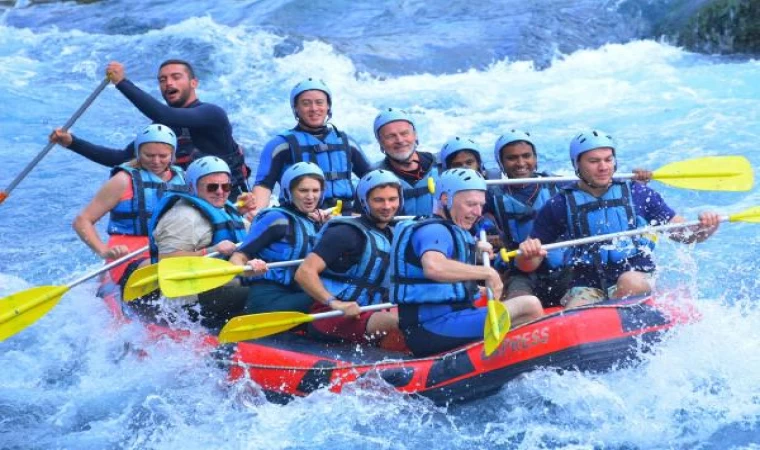 Antalya’da sezon uzadı, rafting yapan turist sayısı 1 milyonu geçti