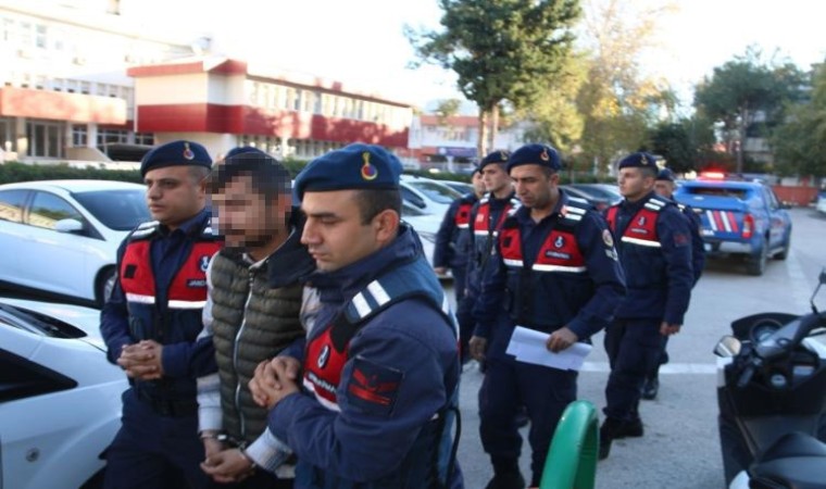 Arkadaşını öldüren şüpheli ve ona yardım ettiği öne sürülen iki kişi adliyeye sevk edildi