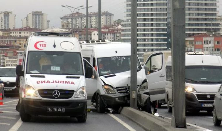 Avcılar’da direksiyon başında rahatsızlanan sürücünün kazası kamerada