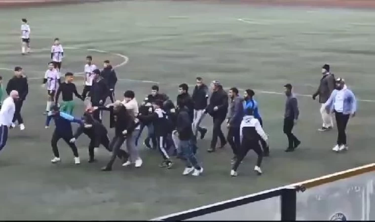 Avcılar’da futbol maçındaki kavgayı polis havaya ateş açarak ayırdı