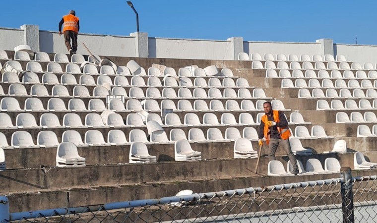 Aydında 73 yıllık stadın yıkım süreci başladı