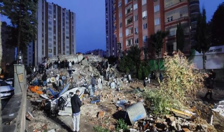 B Bloku yıkılan Zeray Apartmanı’nda oturanlardan evlerine acı dönüş