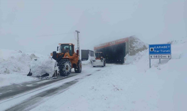 Bahçesaray yolu ulaşıma açıldı