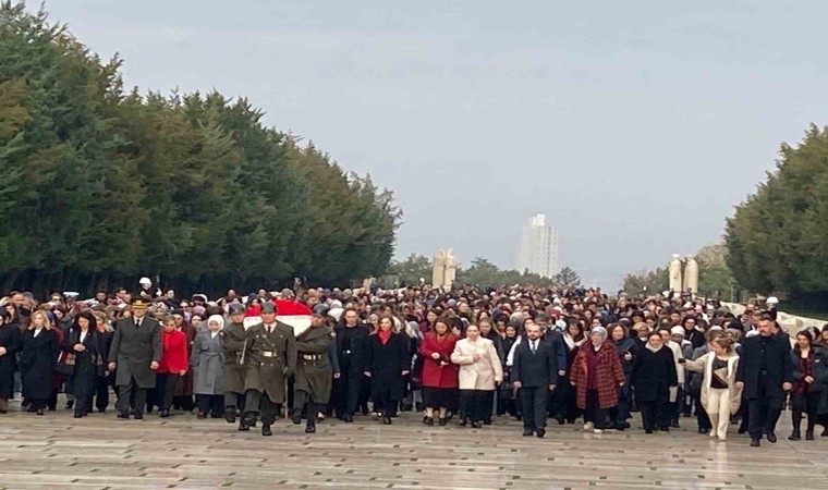 Bakan Göktaş ve beraberindeki heyet Anıtkabiri ziyaret etti