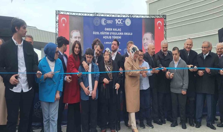 Bakan Tekin: Yerel yönetim seçimlerinde oy verirken adaylardan eğitim öğretim sürecine destek olma sözü ve vaadi arayın”