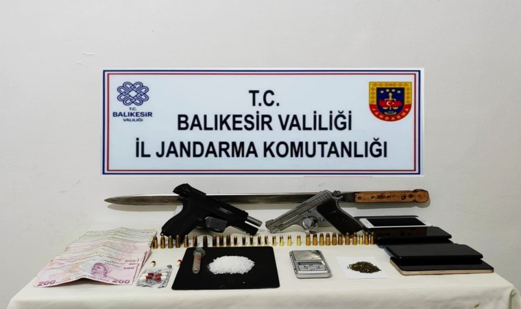 Balıkesirde 4 şahsa uyuşturucu operasyonu