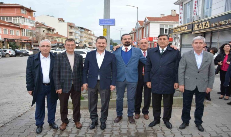 Balıkesirin kalplere dokunan doktorunun ismi memleketinde bir sokağa verildi