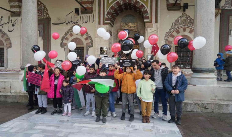 Balonlar özgür Filistin için gökyüzüne bırakıldı