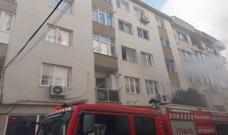 Bandırmada apartman dairesinde yangın